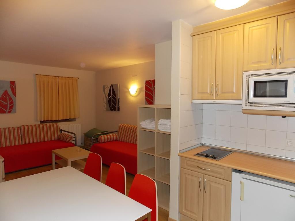 Apartamentos Fidalgo Sandiniés 객실 사진